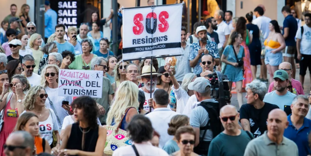 Mass anti-tourism protests on Mallorca