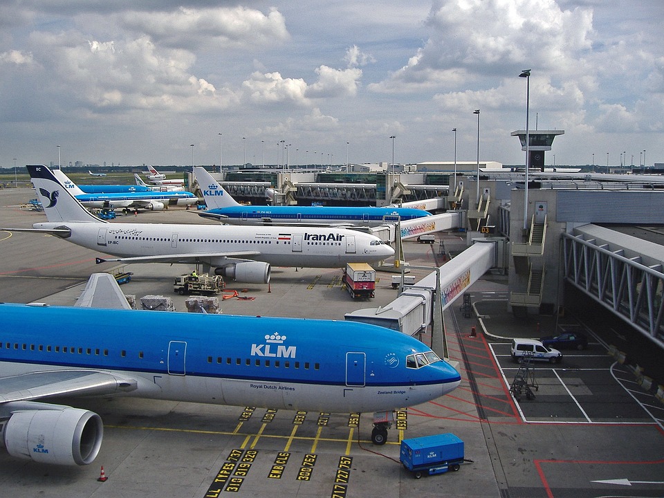 New bid to cut Schiphol flights