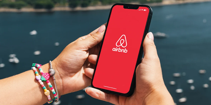 Airbnb pushes for national host registra